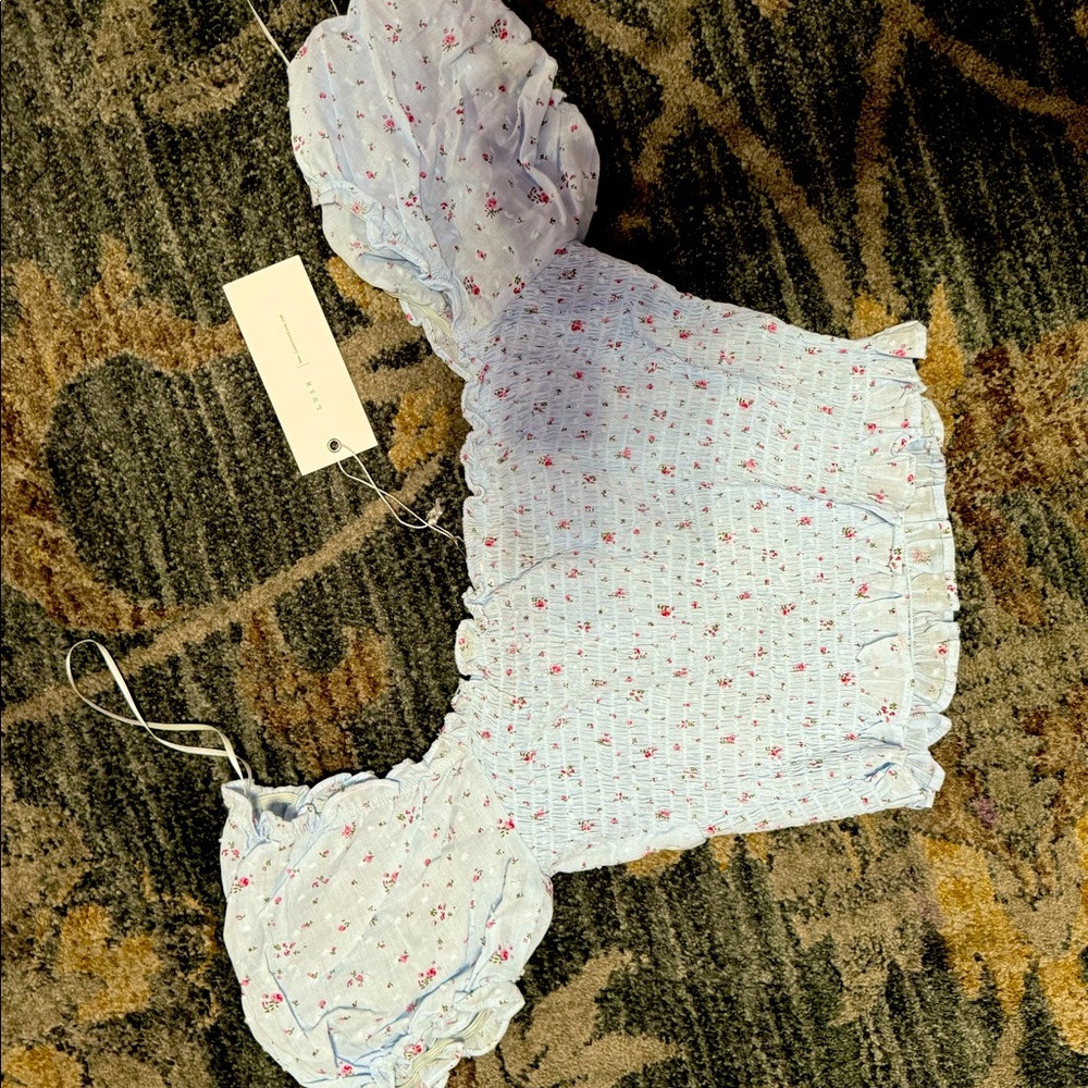 Cute puff sleeve crop top. Periwinkle. Small.